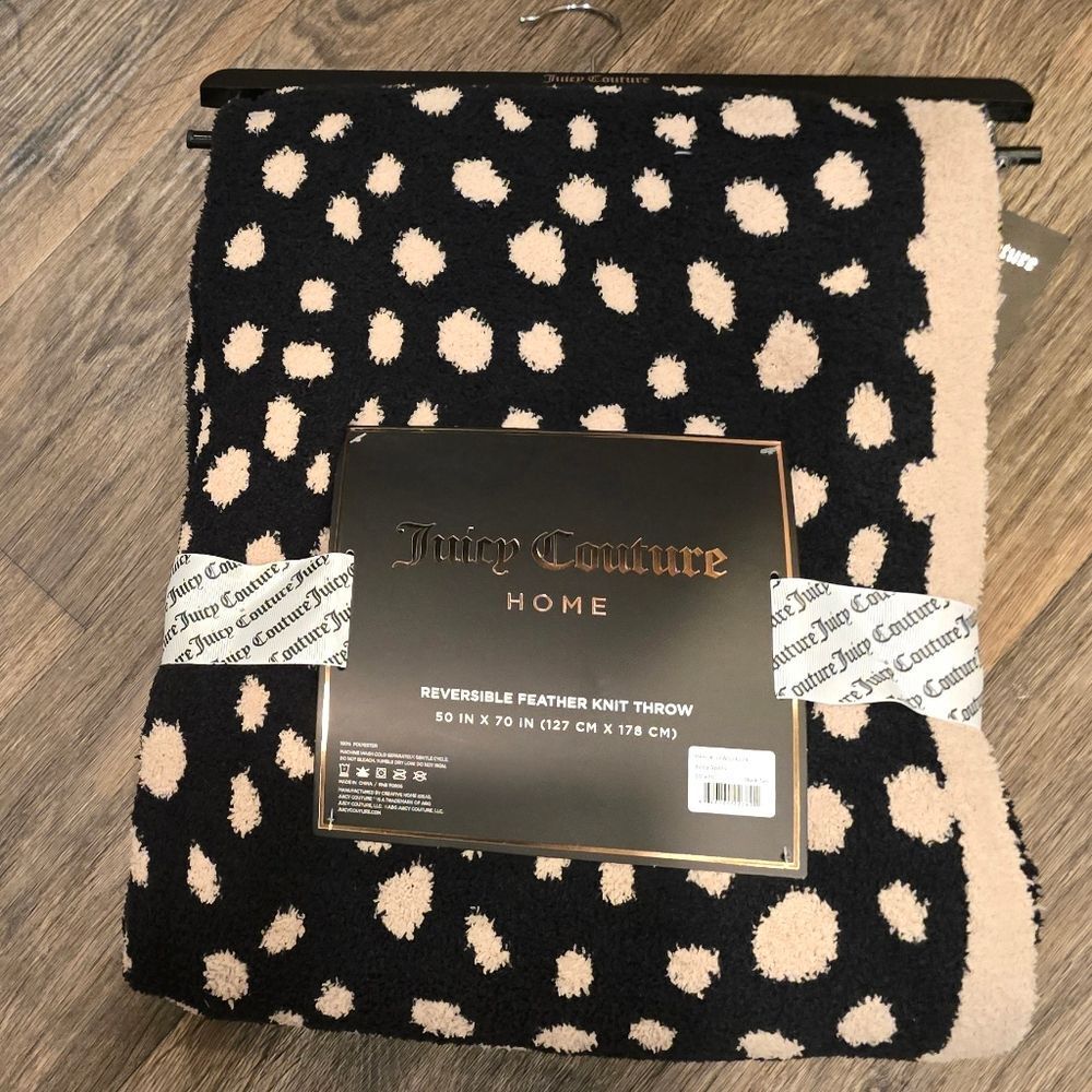 Juicy Couture Home Reversible Leopord Jacquard Feather Knit Throw Blanket - Picture 10 of 12